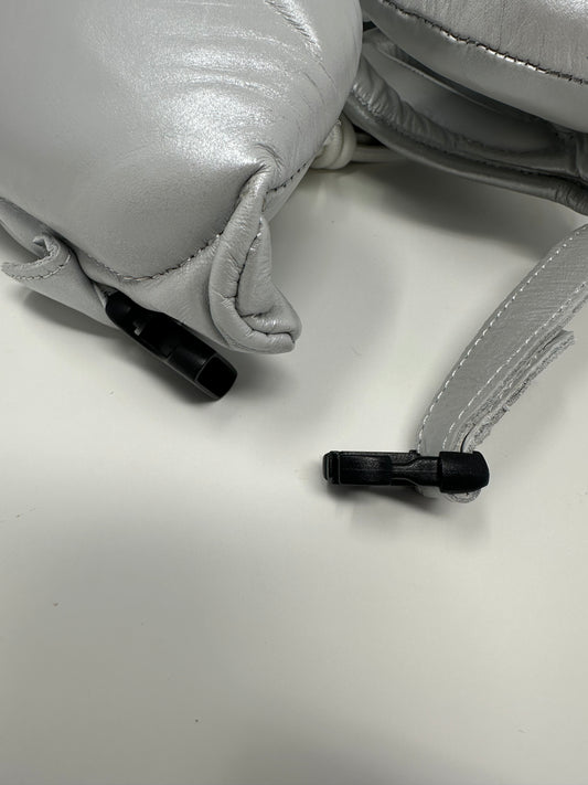 CASQUE POMMETTES - EN CUIR - ARGENT