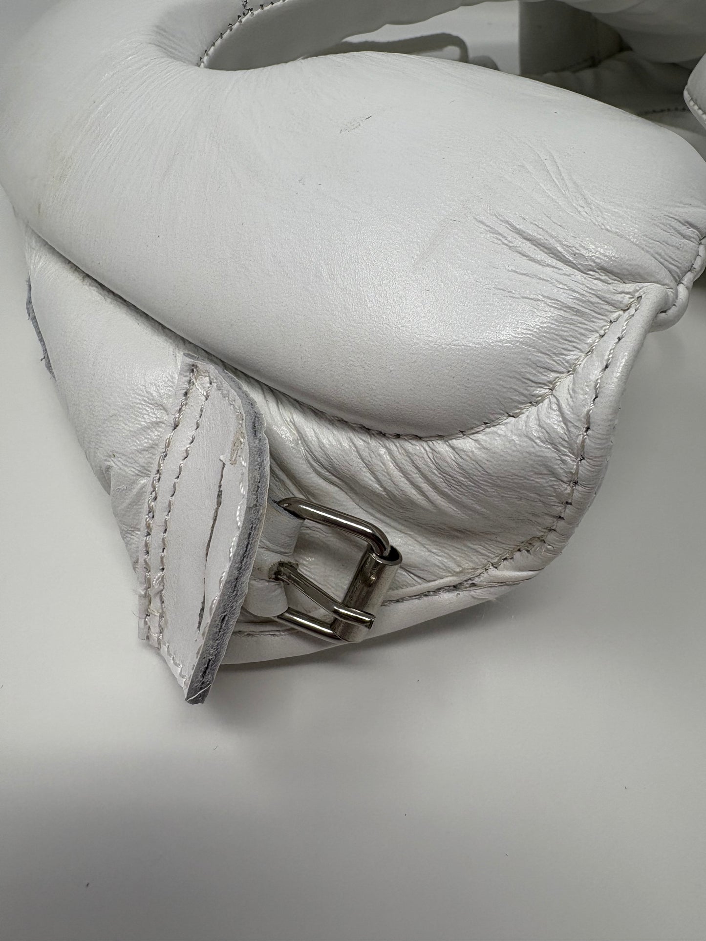 CASQUE POMETTES - EN CUIR - BLANC