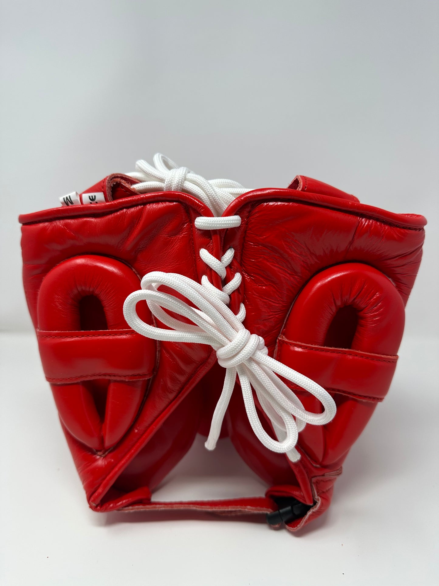 CASQUE POMMETTES - EN CUIR - ROUGE