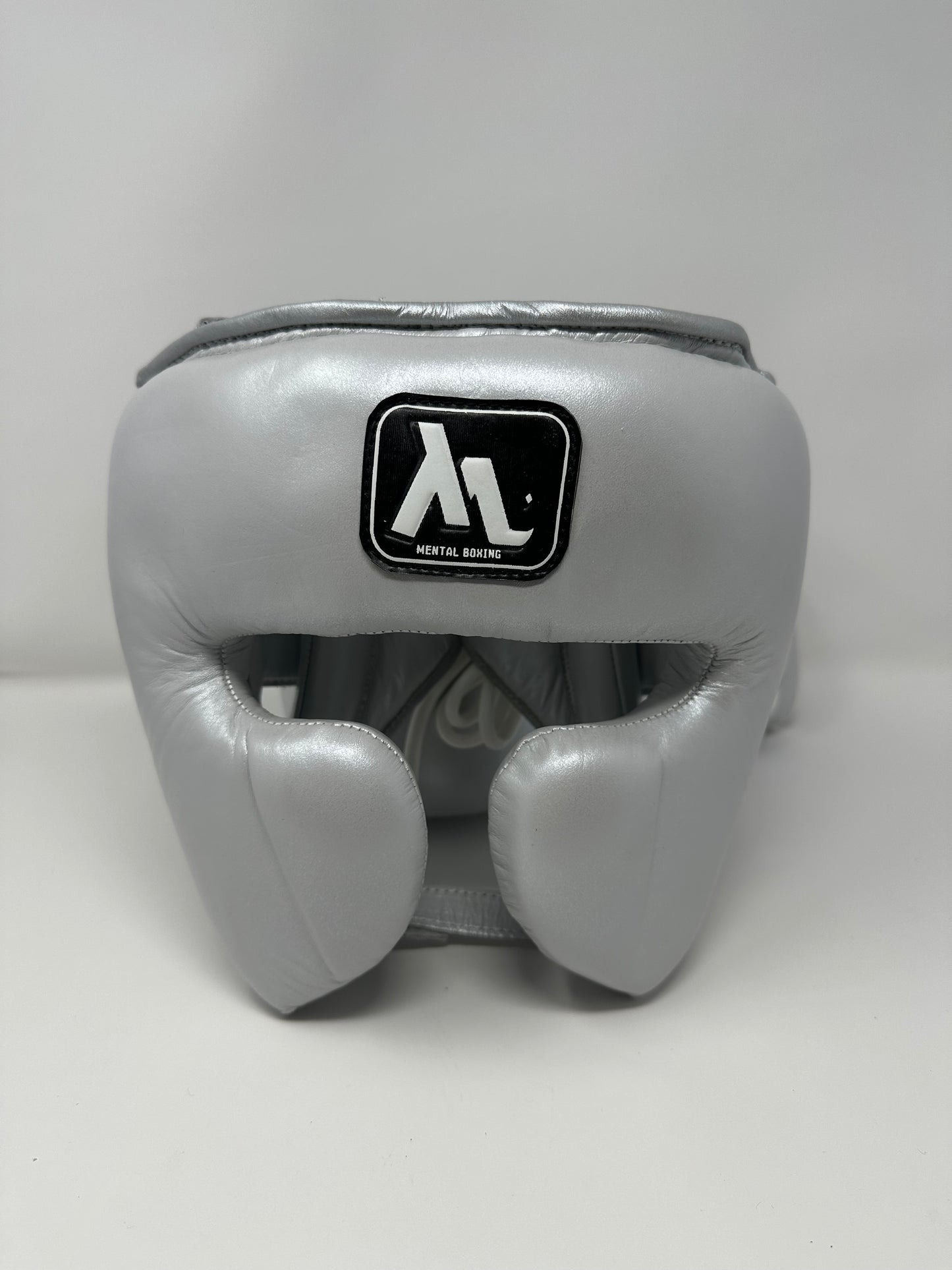 CASQUE POMMETTES - EN CUIR