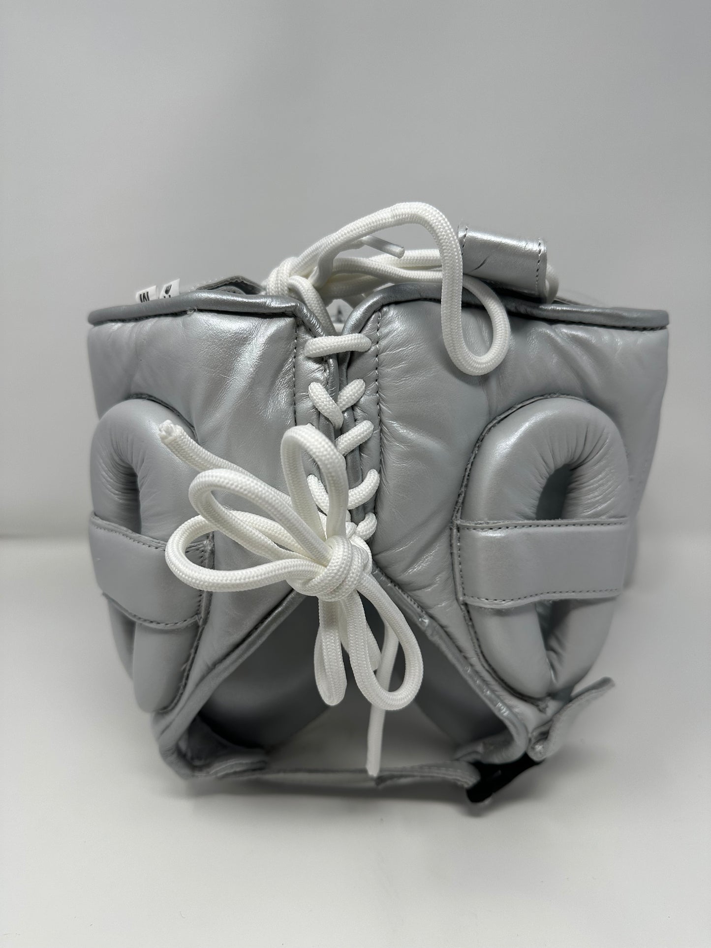 CASQUE POMMETTES - EN CUIR