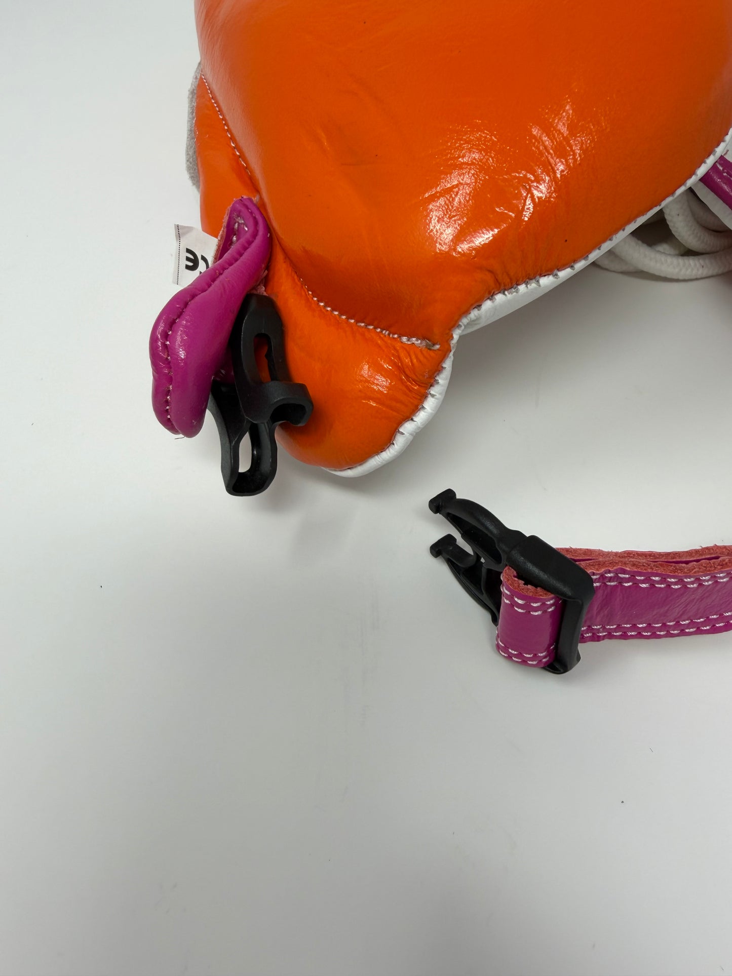 CASQUE POMMETTES - EN CUIR - Violet/Orange/Blanc