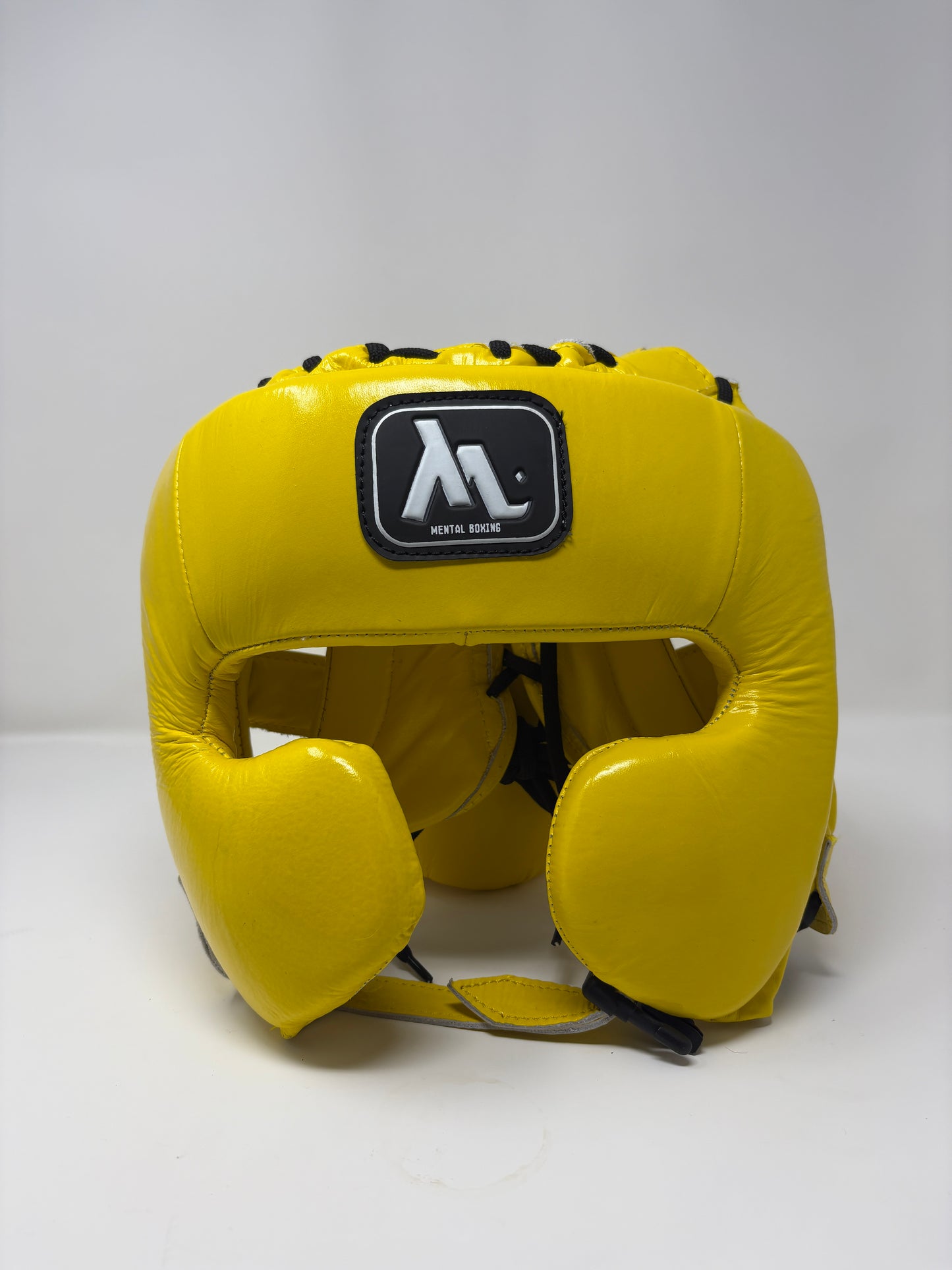 CASQUE POMMETTES - EN CUIR