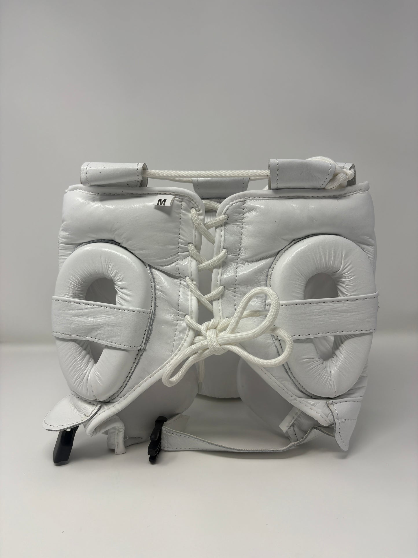 CASQUE POMMETTES - EN CUIR